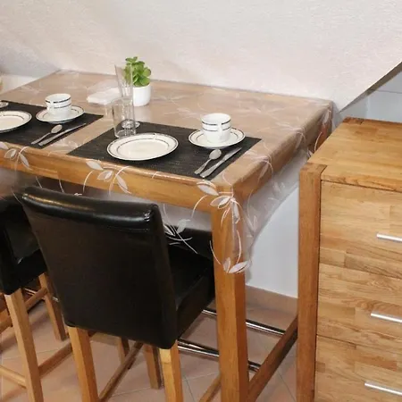Grosses In Mit Grill, Garten Und Terrasse شقة